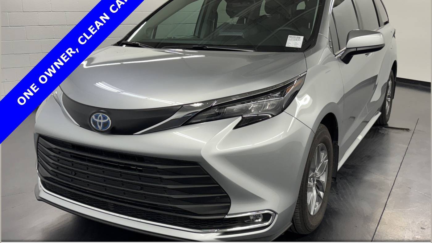 2024 Toyota Sienna XLE — Minivan — 10,402 mi — Las Vegas, NV