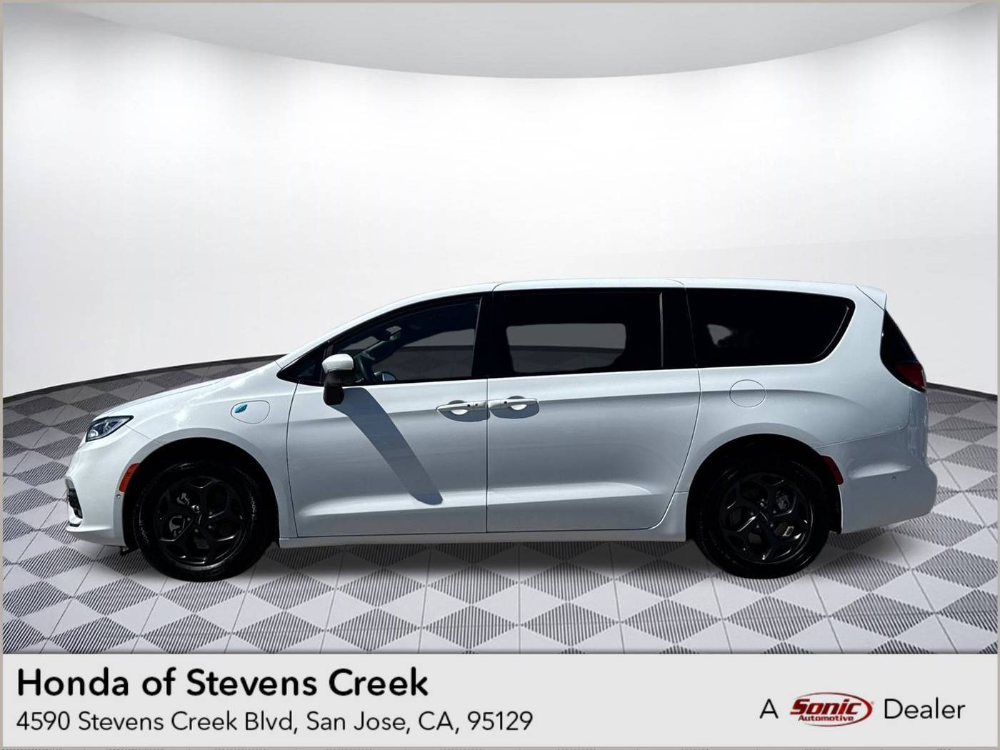 2023 Chrysler Pacifica Hybrid Touring L — Minivan — 23,999 mi — Santa Clara, CA