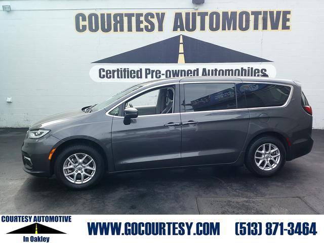 2023 Chrysler Pacifica Touring L — Minivan — 67,782 mi — Cincinnati, OH