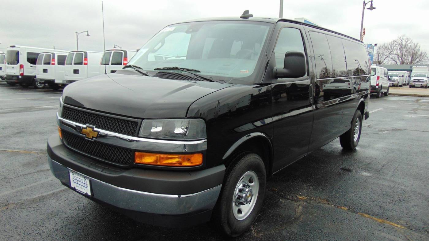 2024 Chevrolet Express Passenger LT — Passenger Van — 5,889 mi — Lebanon, MO