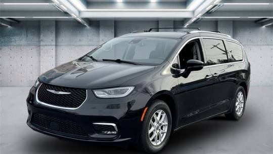 2021 Chrysler Pacifica Touring L — Minivan — 42,750 mi — Riverhead, NY
