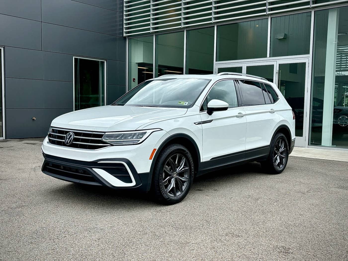 2024 Volkswagen Tiguan SE — SUV — 15,884 mi — Bridgeport, WV