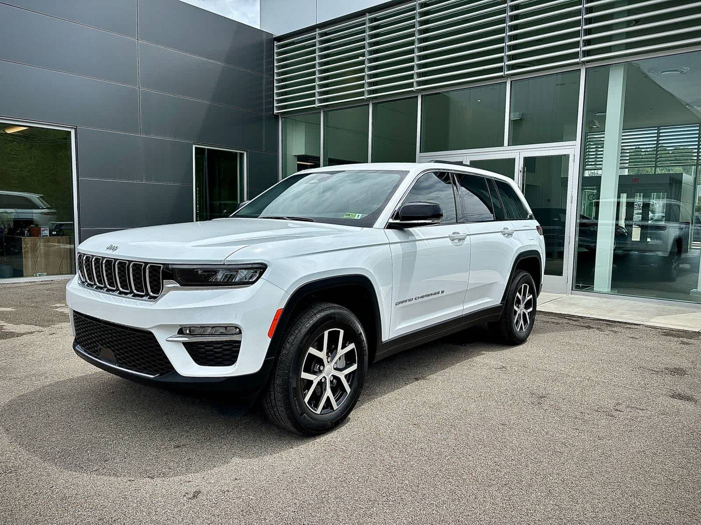 2024 Jeep Grand Cherokee Limited — SUV — 5,391 mi — Bridgeport, WV