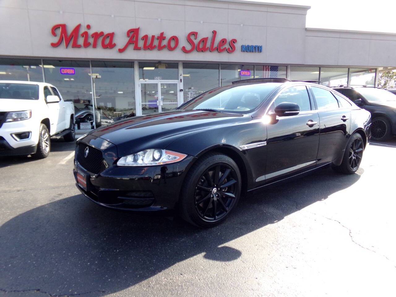 2013 Jaguar XJ Standard
