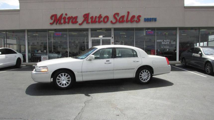 2006 Lincoln Town Car Signature — Sedan — 86,577 mi — Dayton, OH