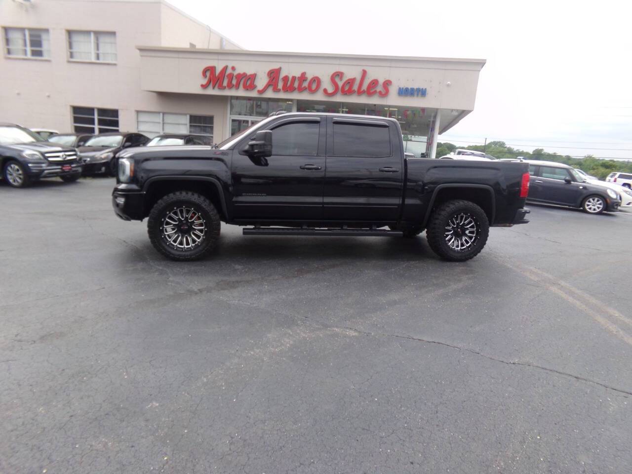 2017 GMC Sierra 1500 SLE — Pickup Truck — 105,157 mi — Dayton, OH