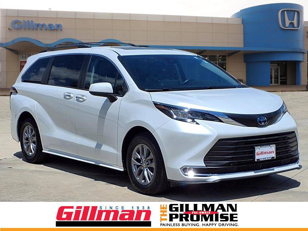 2022 Toyota Sienna XLE — Minivan — 46,566 mi — Selma, TX