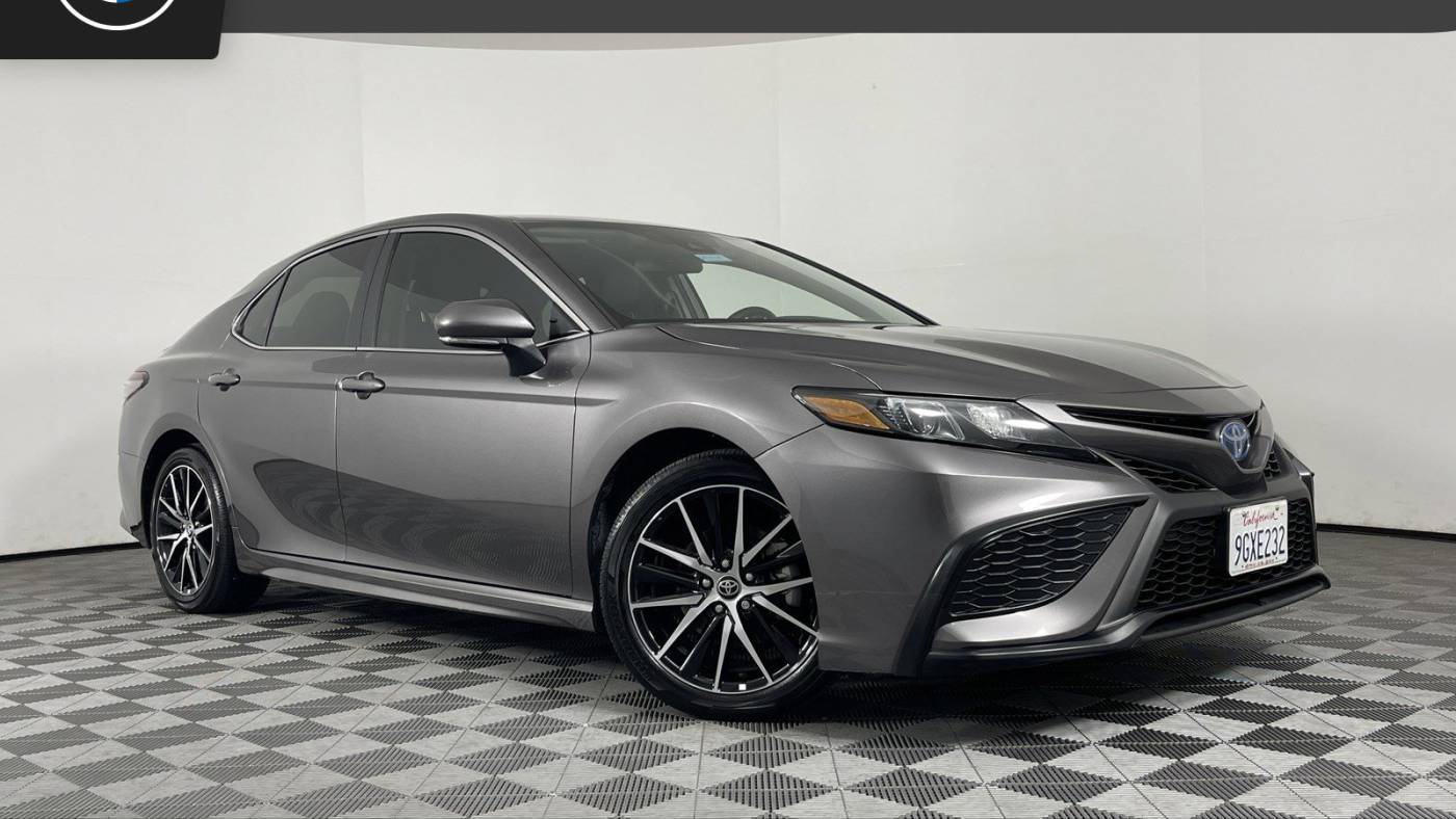 2023 Toyota Camry Hybrid SE — Sedan — 13,326 mi — Fairfield, CA