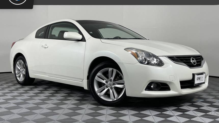 white altima coupe