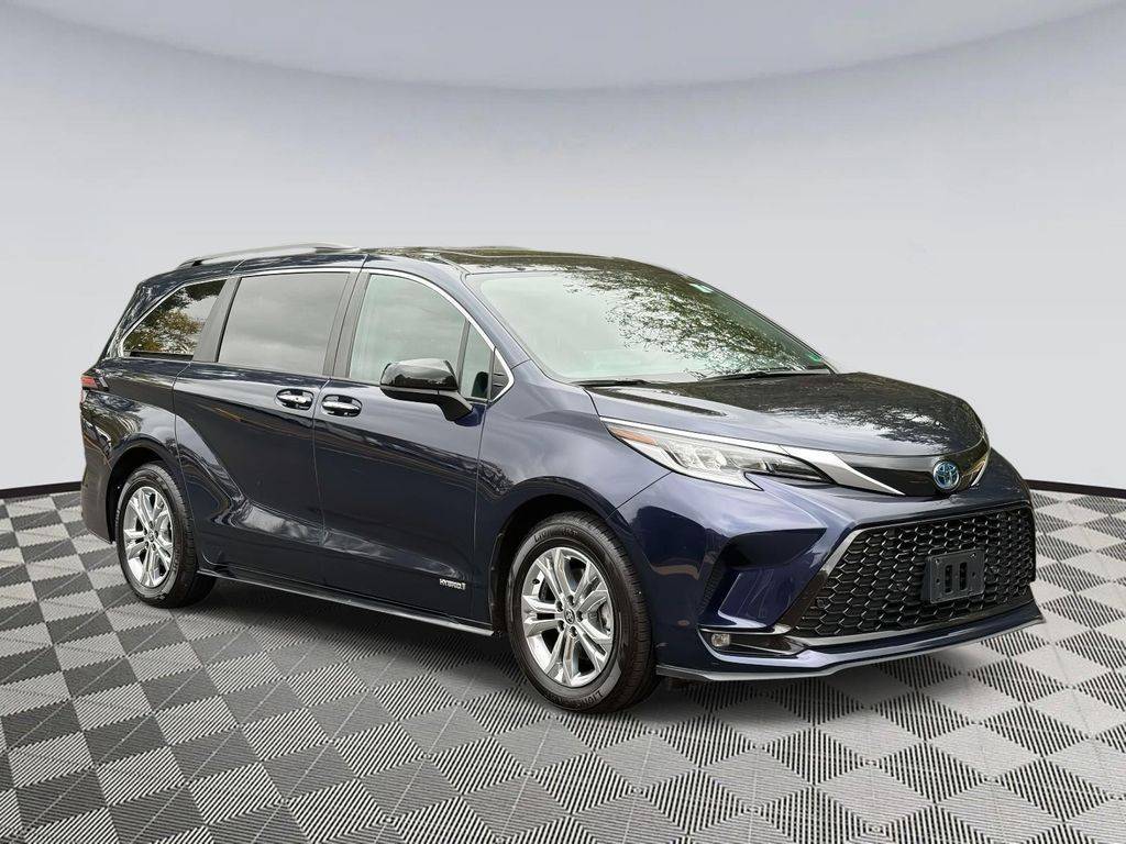 2021 Toyota Sienna XSE — Minivan — 65,672 mi — Chantilly, VA