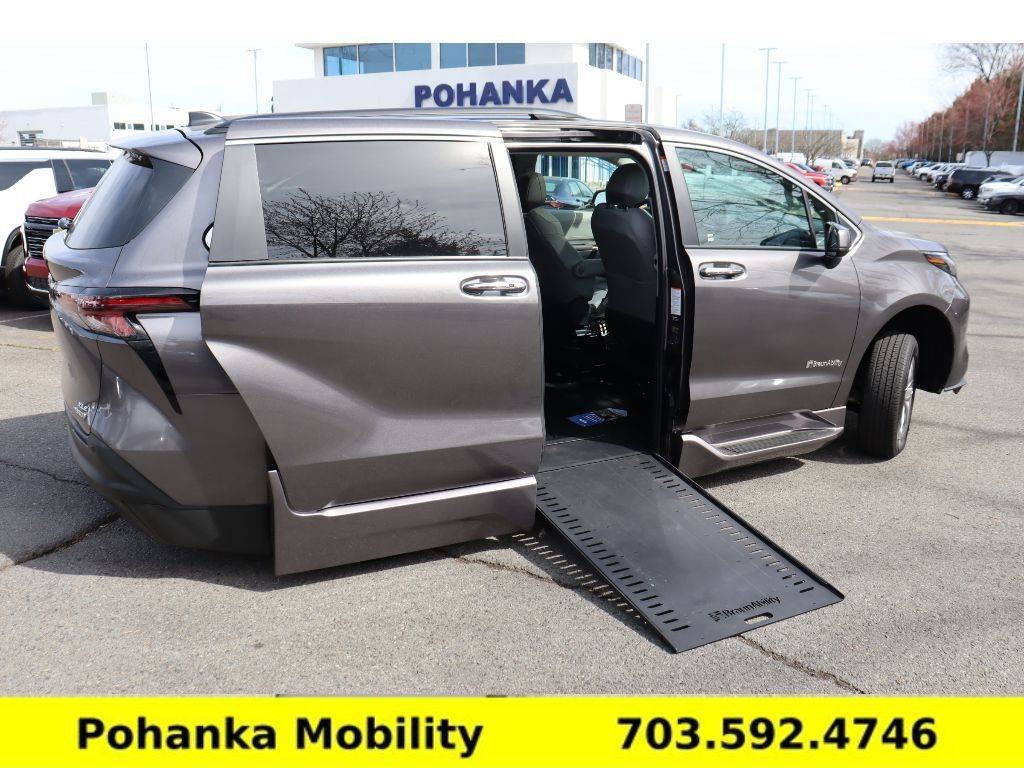 2024 Toyota Sienna XLE — Minivan — 154 mi — Chantilly, VA