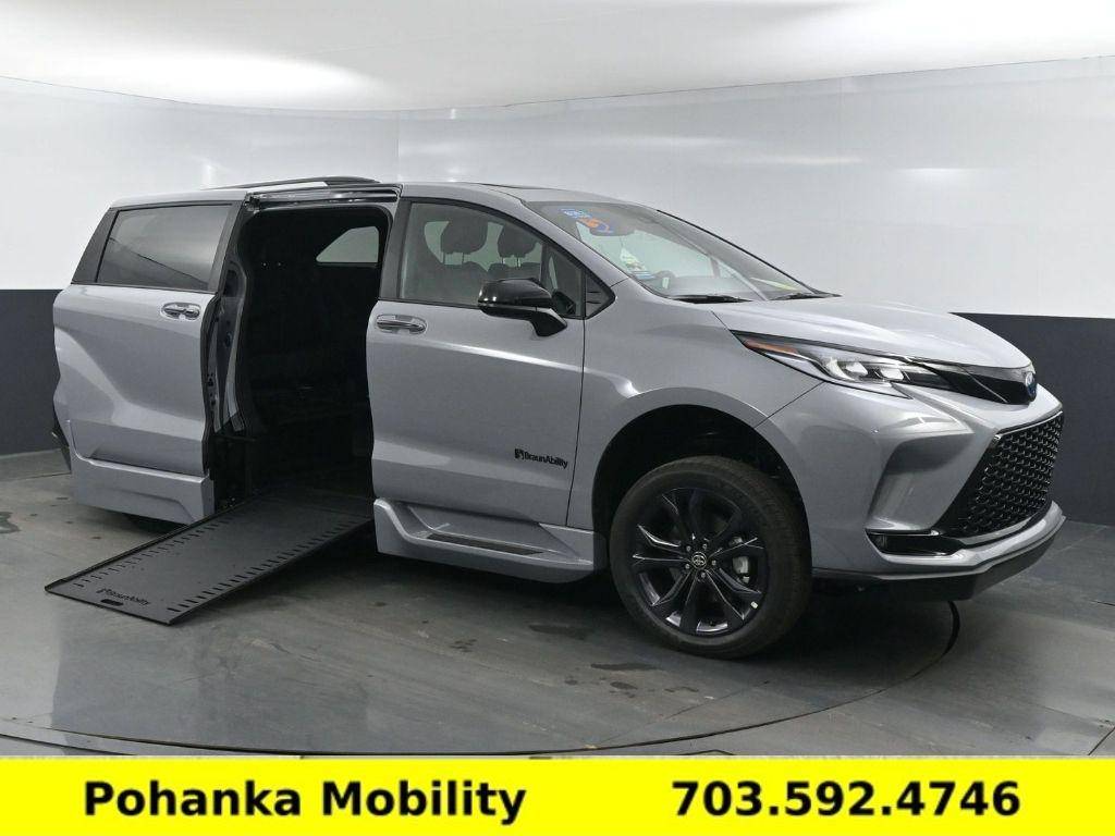 2025 Toyota Sienna XSE — Minivan — 9,986 mi — Chantilly, VA