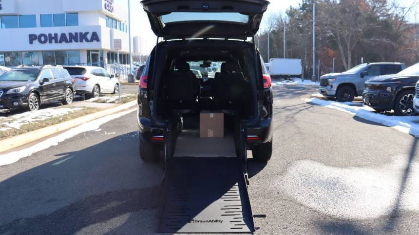 2025 Chrysler Pacifica Select — Minivan — 12 mi — Chantilly, VA