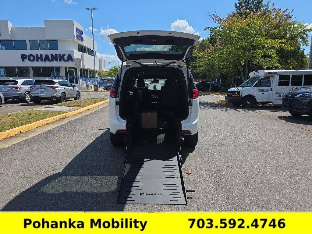 2024 Chrysler Pacifica Touring L — Minivan — 7 mi — Chantilly, VA