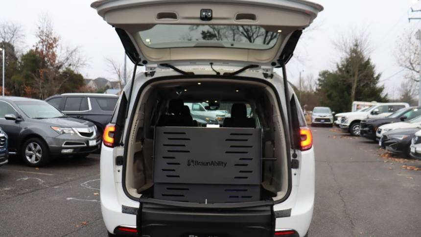 2022 Chrysler Pacifica Touring L — Minivan — 37,067 mi — Chantilly, VA
