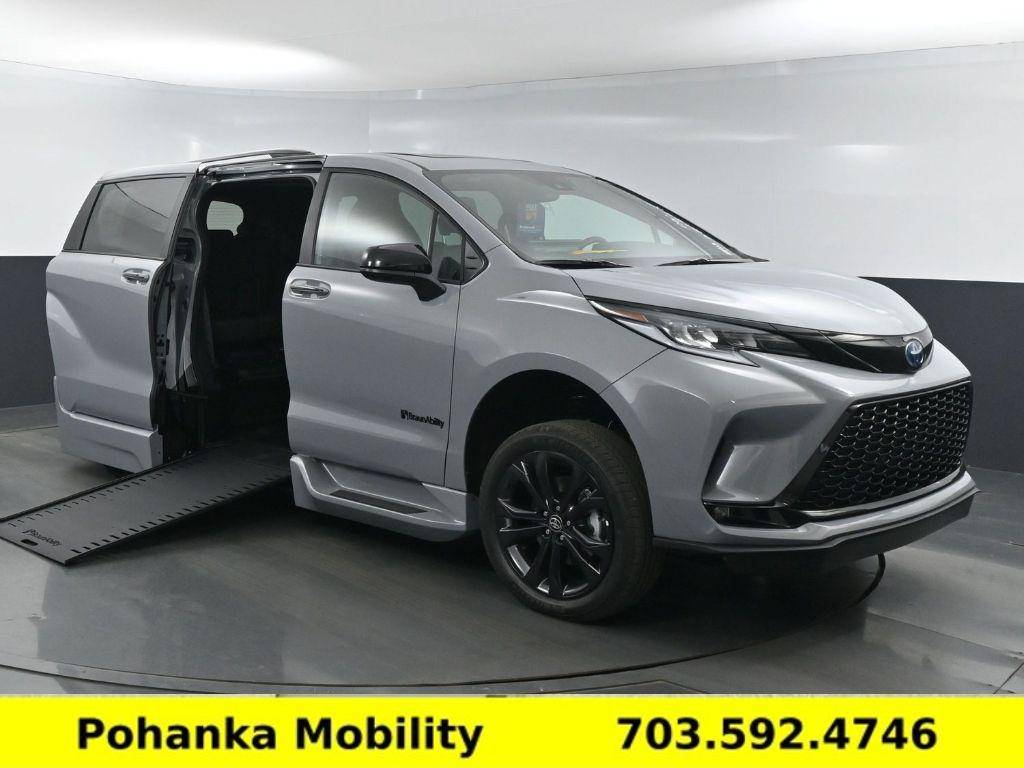 2025 Toyota Sienna XSE — Minivan — 7 mi — Chantilly, VA