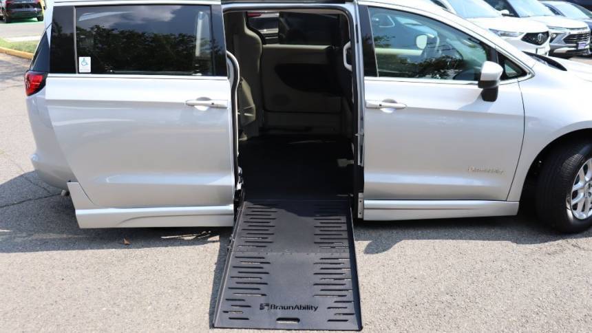 2023 Chrysler Voyager LX — Minivan — 1,386 mi — Chantilly, VA