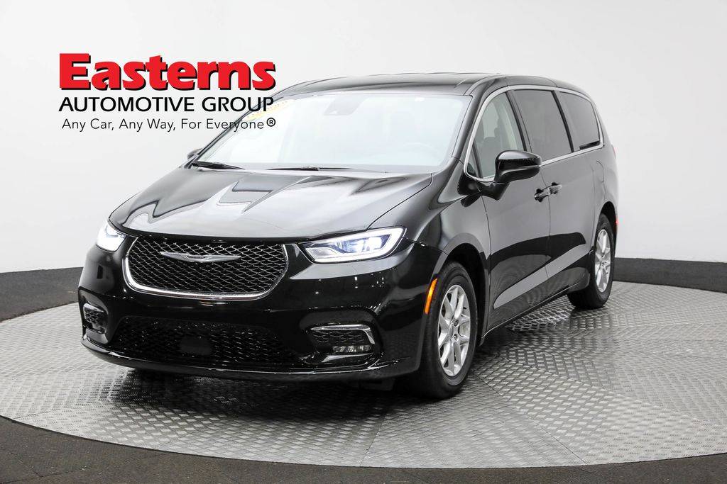 2023 Chrysler Pacifica Touring L — Minivan — 59,771 mi — Sterling, VA