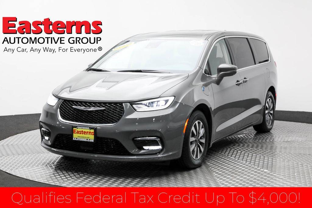 2022 Chrysler Pacifica Hybrid Touring L — Minivan — 61,037 mi — Sterling, VA