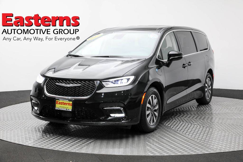 2024 Chrysler Pacifica Hybrid Select — Minivan — 58,405 mi — Sterling, VA