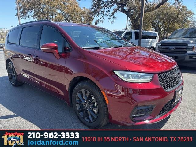 2021 Chrysler Pacifica Touring — Minivan — 57,856 mi — San Antonio, TX