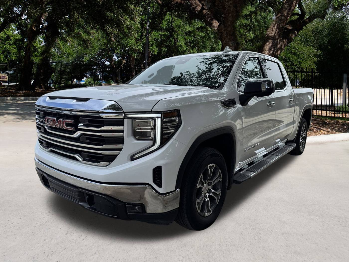 2024 GMC Sierra 1500 SLT — Pickup Truck — 40,448 mi — San Antonio, TX