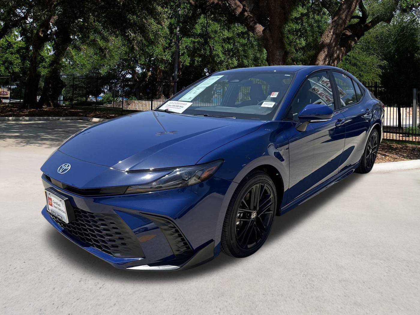 2025 Toyota Camry SE — Sedan — 1,390 mi — San Antonio, TX