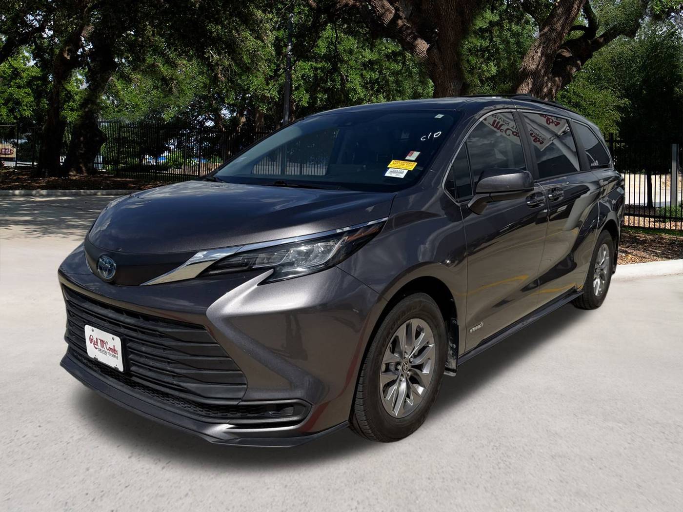 2021 Toyota Sienna LE — Minivan — 83,916 mi — San Antonio, TX
