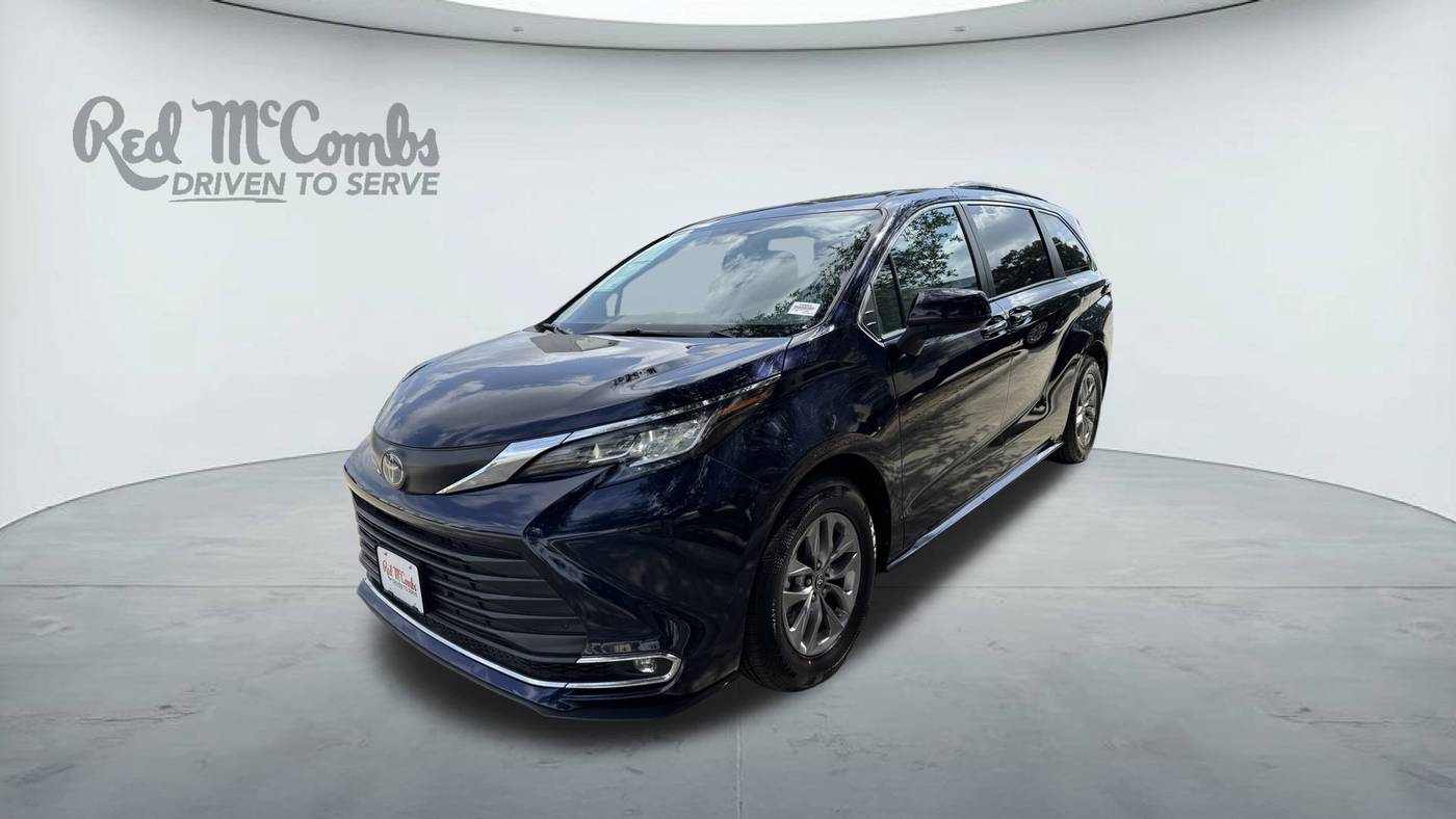 2023 Toyota Sienna XLE — Minivan — 52,111 mi — San Antonio, TX