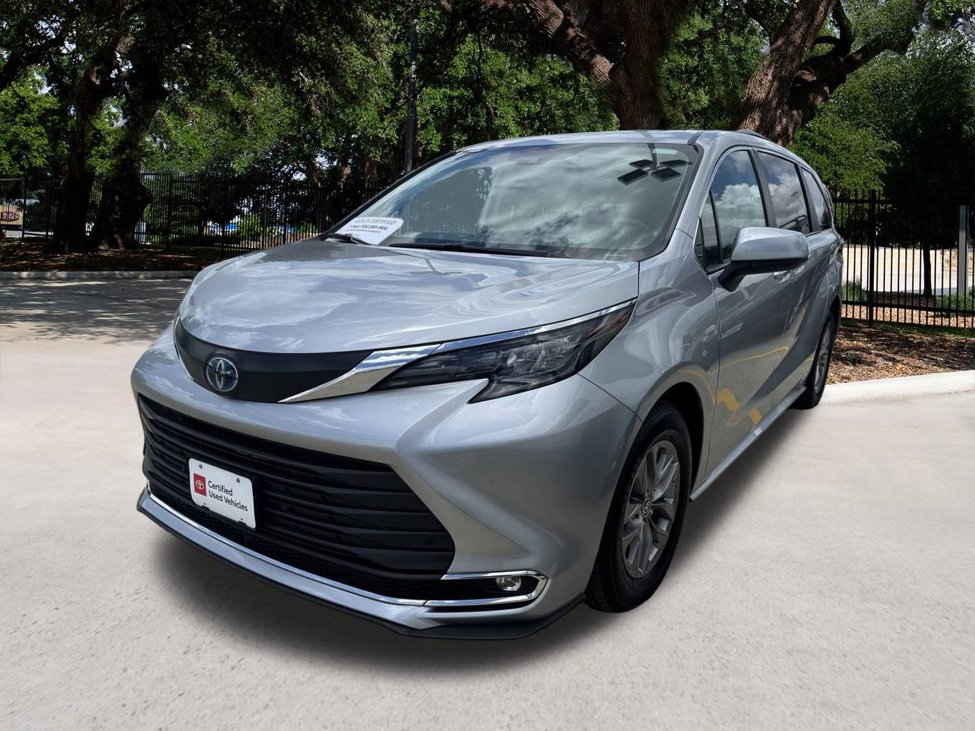 2024 Toyota Sienna XLE — Minivan — 32,208 mi — San Antonio, TX