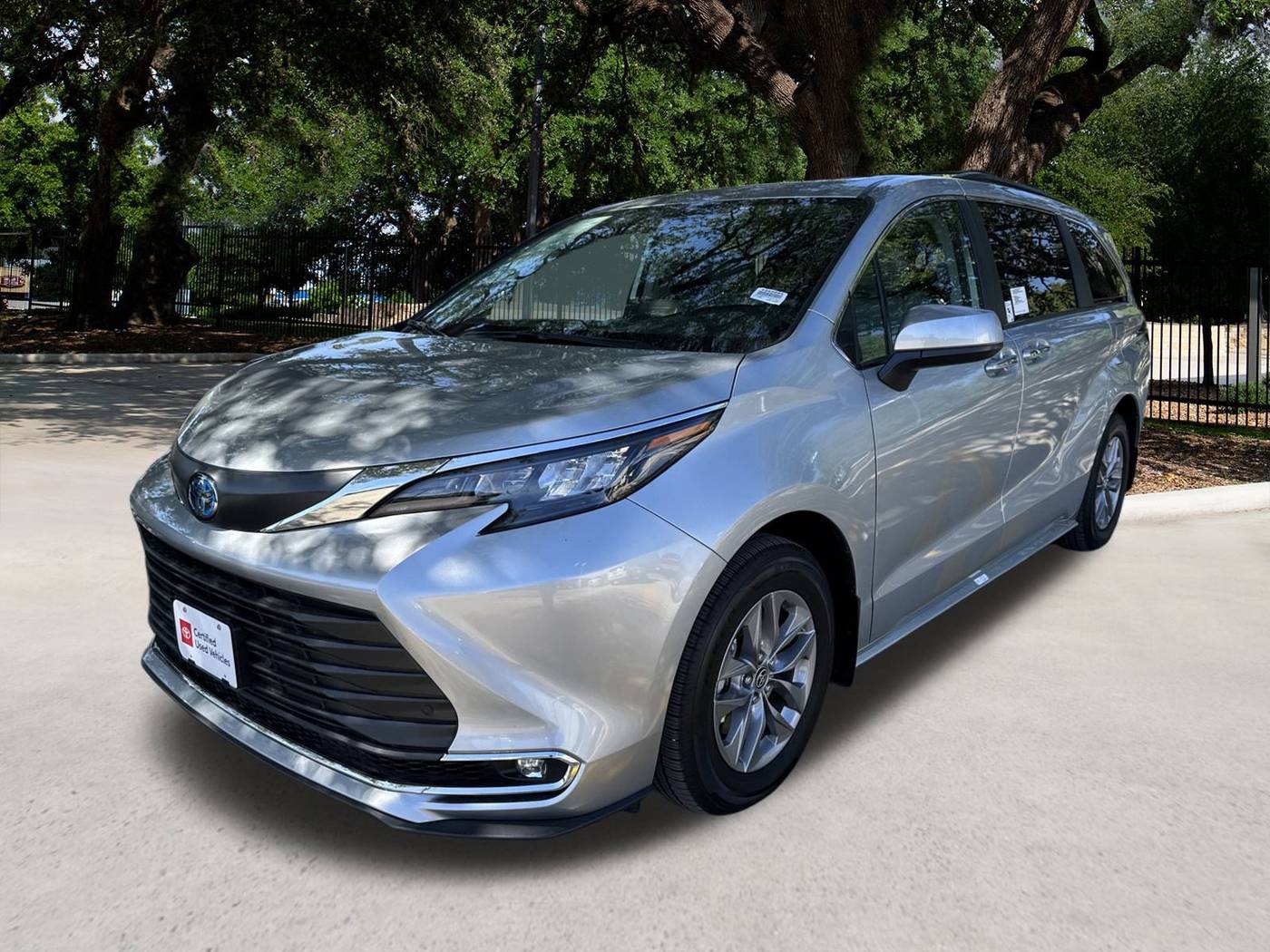 2024 Toyota Sienna XLE — Minivan — 1,413 mi — San Antonio, TX
