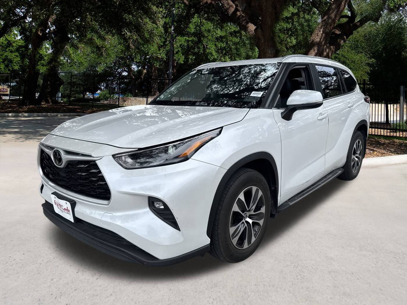 2023 Toyota Highlander XLE — SUV — 22,065 mi — San Antonio, TX