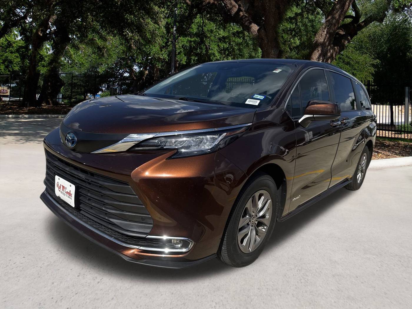 2021 Toyota Sienna XLE — Minivan — 28,782 mi — San Antonio, TX