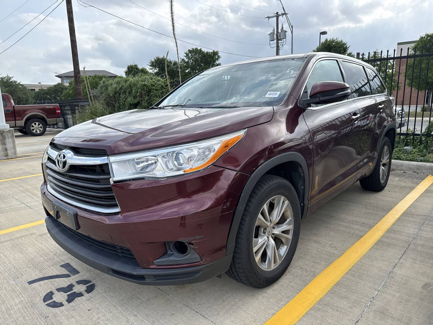 2014 Toyota Highlander LE V6 — SUV — 156,806 mi — San Antonio, TX