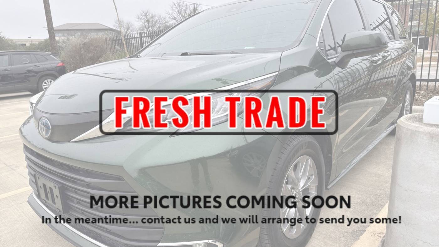 2022 Toyota Sienna XLE — Minivan — 61,867 mi — San Antonio, TX