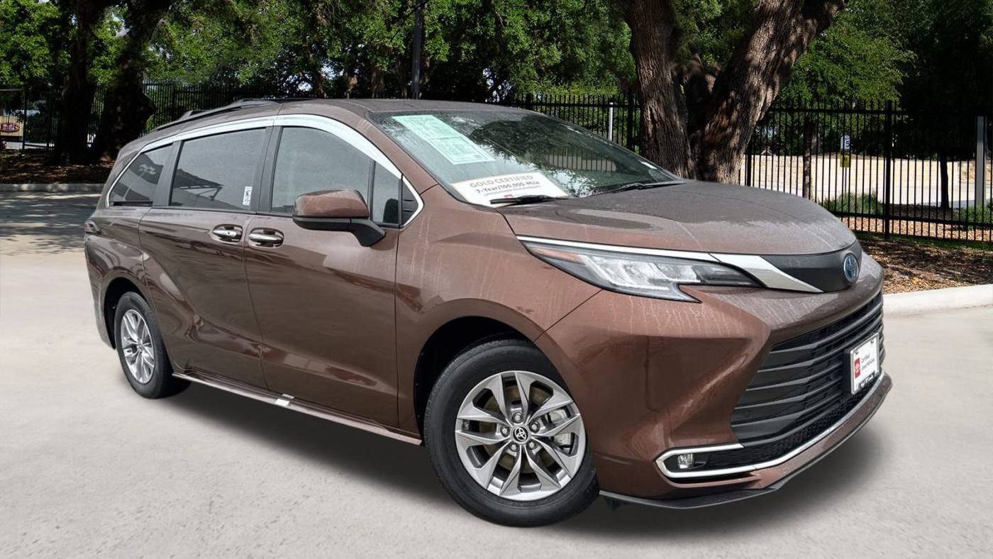 2023 Toyota Sienna XLE — Minivan — 66,871 mi — San Antonio, TX