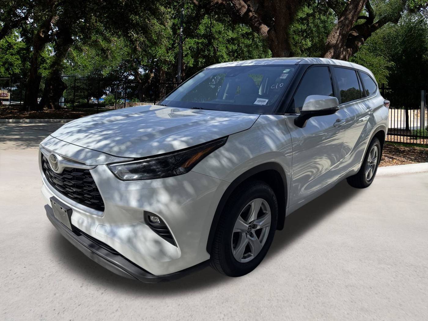 2023 Toyota Highlander LE — SUV — 28,856 mi — San Antonio, TX
