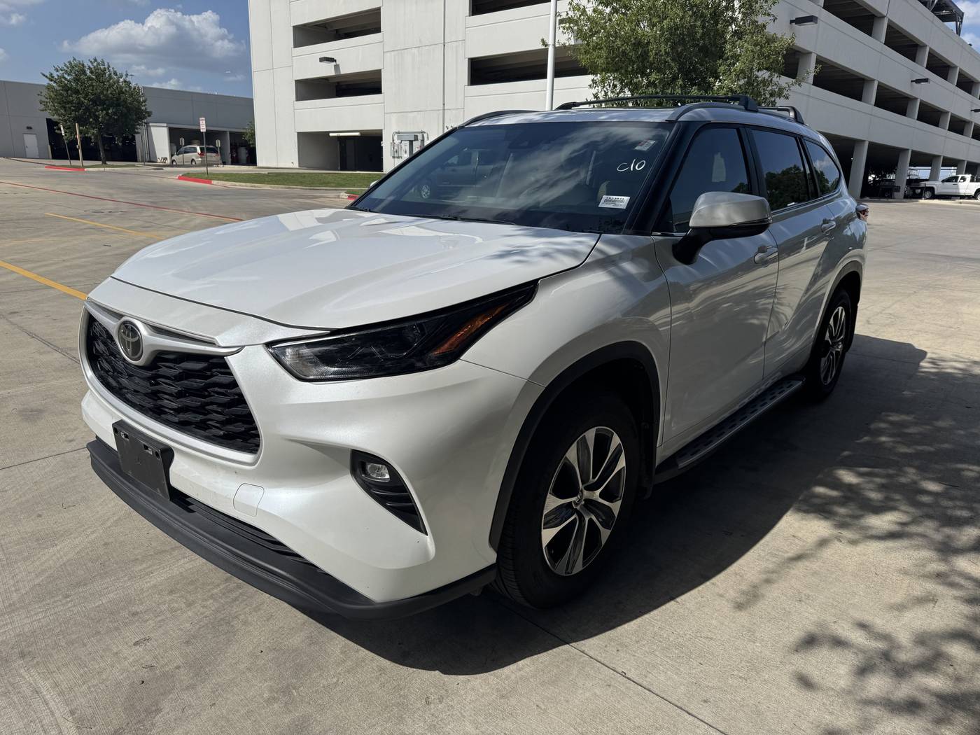 2023 Toyota Highlander XLE — SUV — 21,036 mi — San Antonio, TX