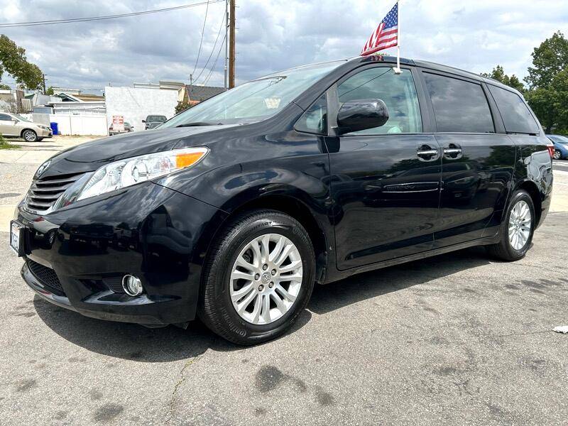 2017 Toyota Sienna Limited Premium — Minivan — 59,093 mi — Newhall, CA