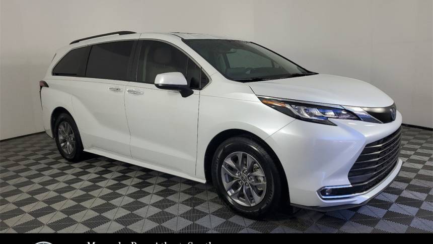 2022 Toyota Sienna XLE — Minivan — 33,070 mi — Atlanta, GA