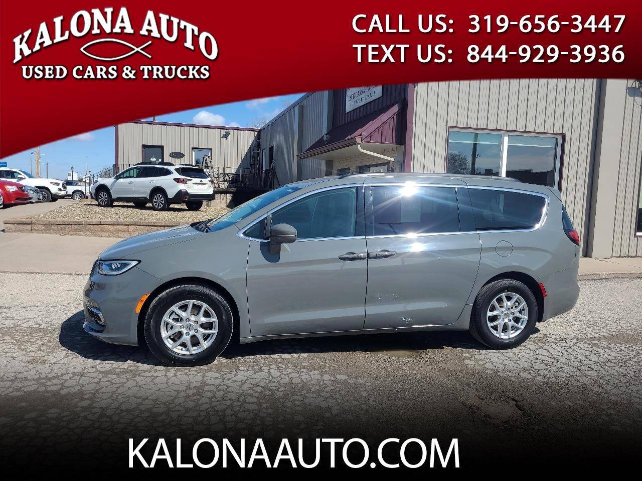 2022 Chrysler Pacifica Touring L — Minivan — 48,924 mi — Kalona, IA