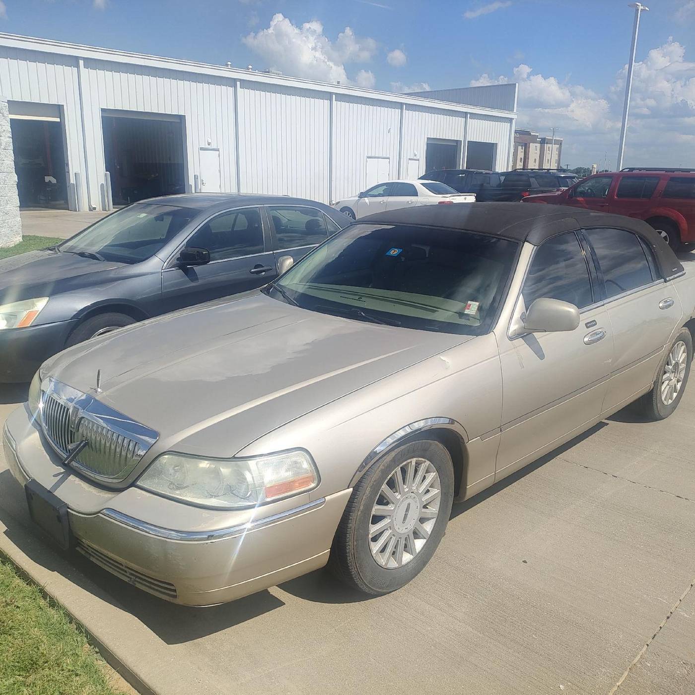 2004 Lincoln Town Car Signature — Sedan — 250,688 mi — Ardmore, OK