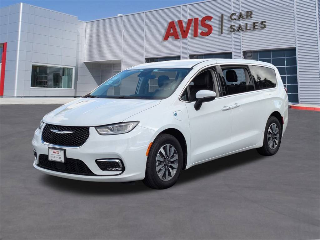 2023 Chrysler Pacifica Hybrid Touring L — Minivan — 61,811 mi — Vista, CA