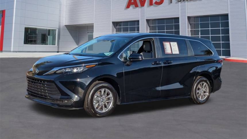 2024 Toyota Sienna LE — Minivan — 31,596 mi — Vista, CA