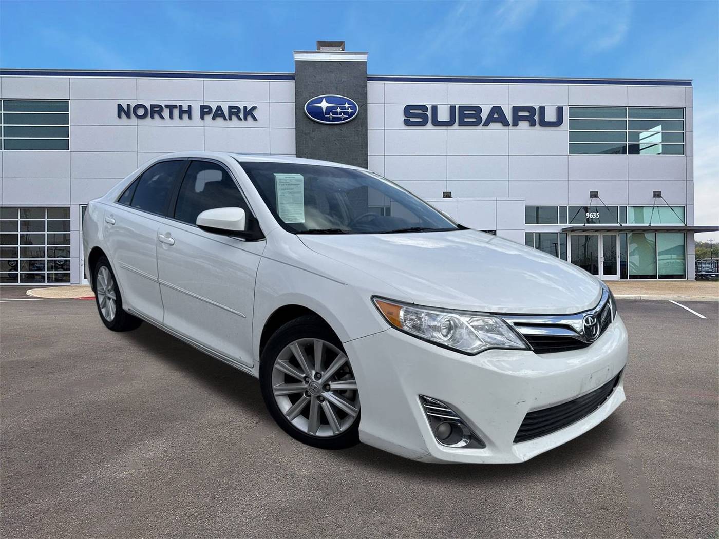 2014 Toyota Camry XLE V6 — Sedan — 122,376 mi — San Antonio, TX