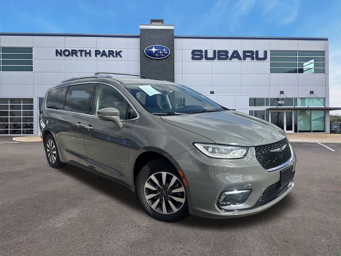2021 Chrysler Pacifica Touring L — Minivan — 96,635 mi — San Antonio, TX
