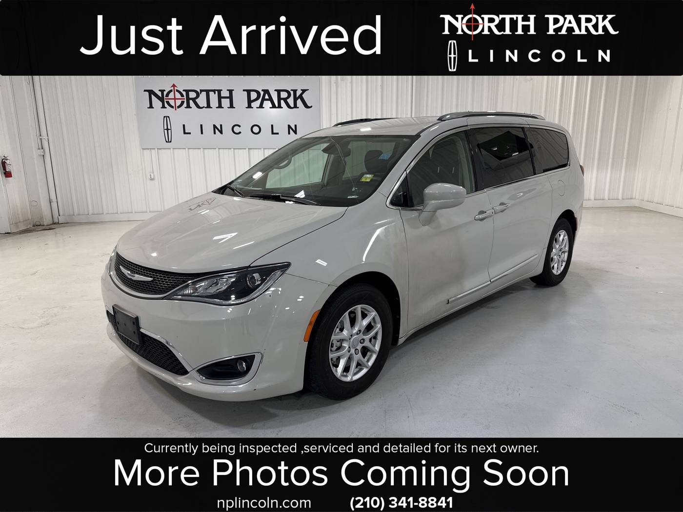 2020 Chrysler Pacifica Touring L — Minivan — 17,889 mi — San Antonio, TX