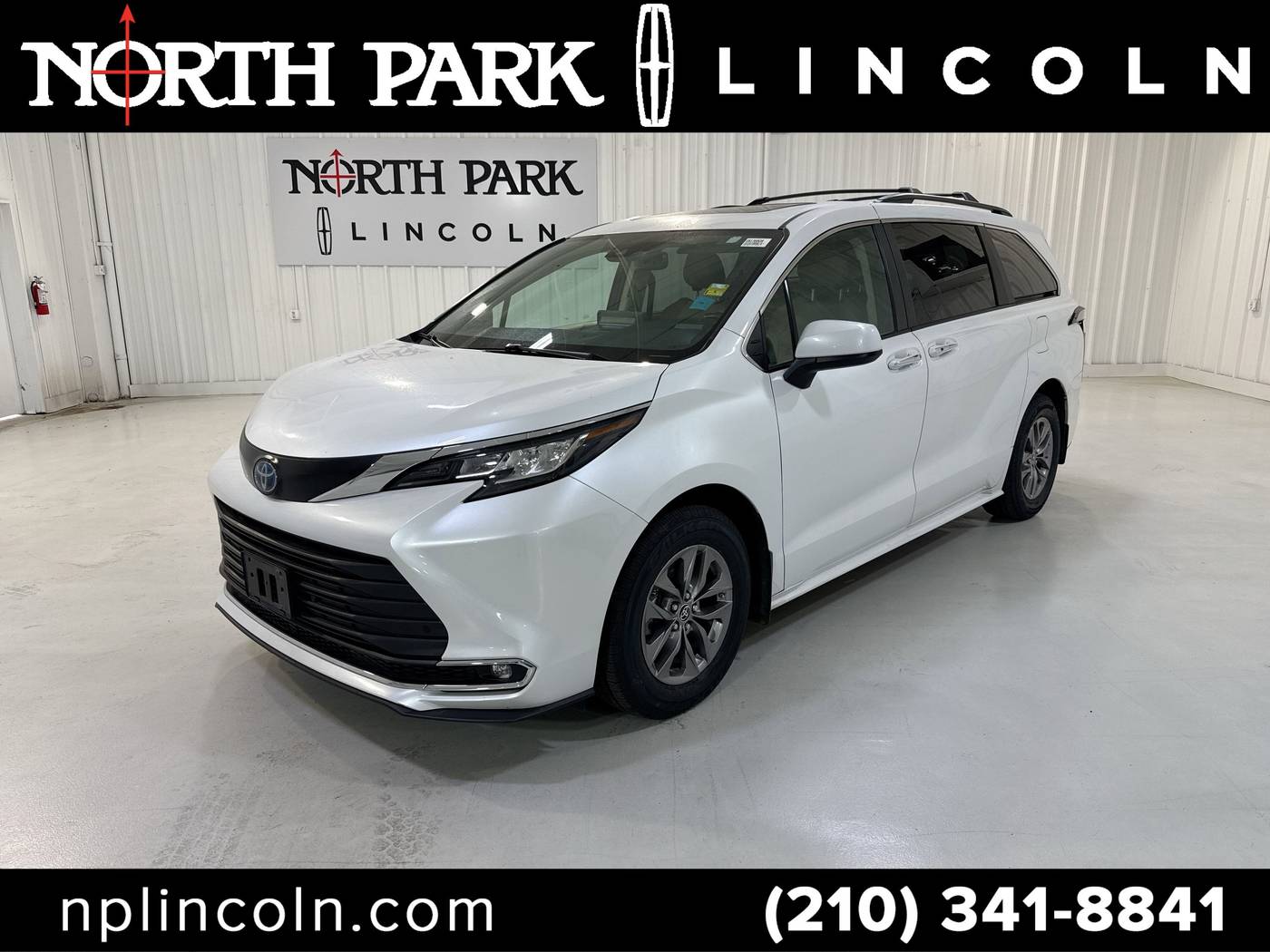 2023 Toyota Sienna XLE — Minivan — 66,215 mi — San Antonio, TX