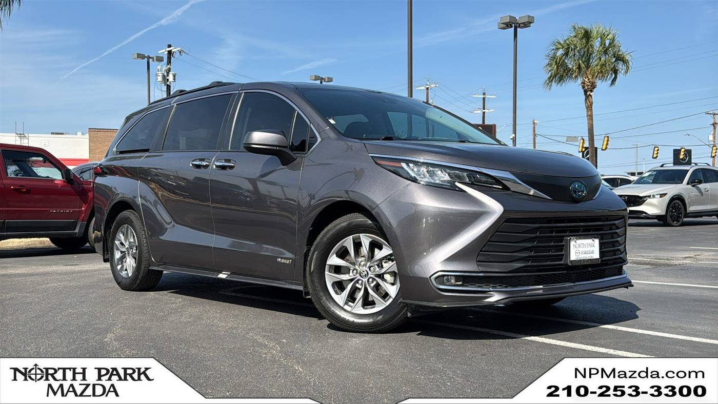 2021 Toyota Sienna XLE — Minivan — 83,922 mi — San Antonio, TX