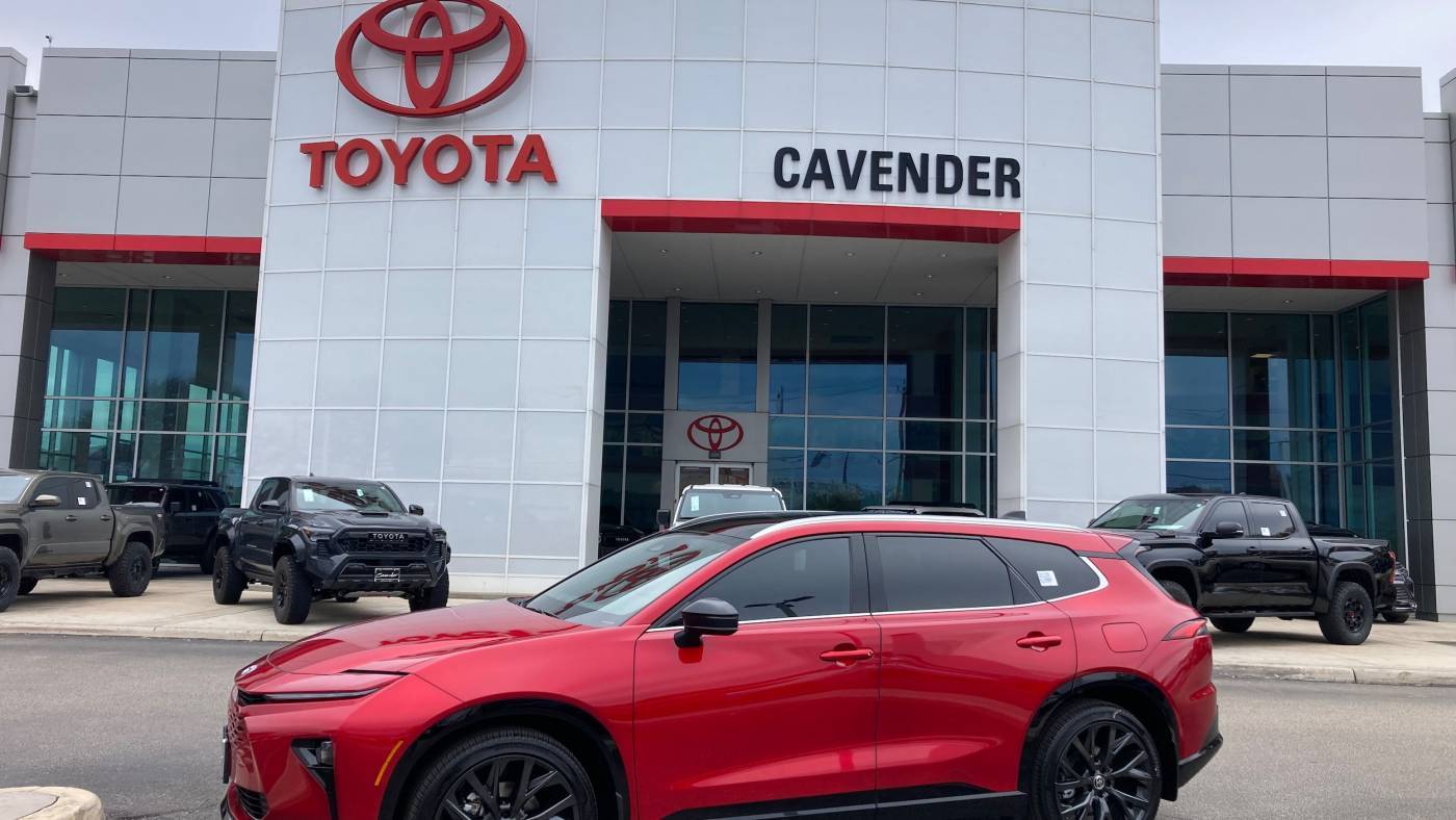 2025 Toyota Crown Signia Limited — SUV — 207 mi — San Antonio, TX